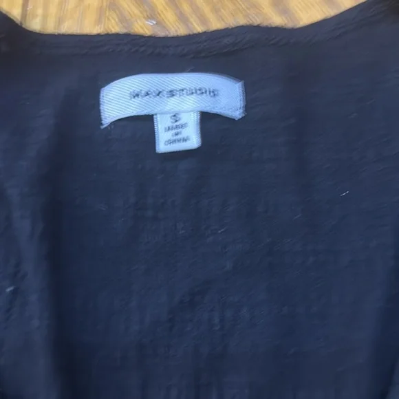 Max studuo V neck top - Picture 2 of 8